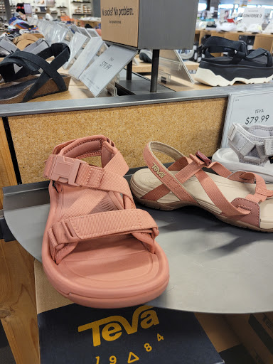 Shoe Store «DSW Designer Shoe Warehouse», reviews and photos, 8236 MN-7, St Louis Park, MN 55426, USA