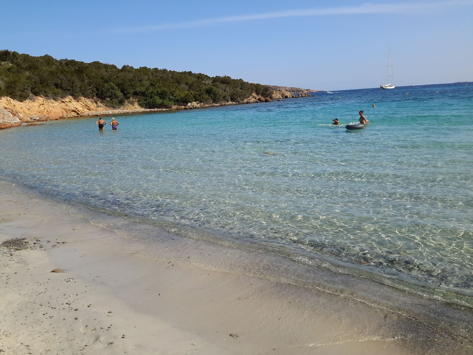 Foto de Cala Caprese com pequenas baías