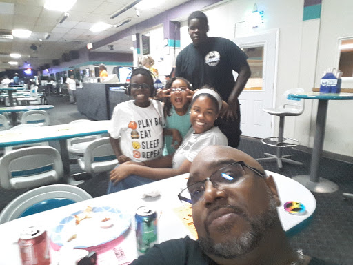 Bowling Alley «Wayne Bowling & Recreation», reviews and photos, 36900 Michigan Ave, Wayne, MI 48184, USA