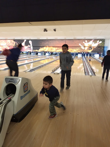 Bowling Alley «Avon North Hill Lanes», reviews and photos, 150 W Tienken Rd, Rochester Hills, MI 48306, USA