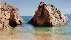 Tripiti Beach'in fotoğrafı küçük koy ile birlikte