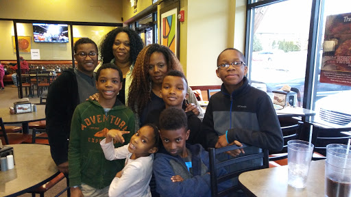 Pizza Restaurant «Round Table Pizza», reviews and photos, 34410 16th Ave S, Federal Way, WA 98003, USA