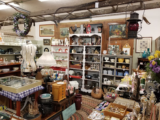 The Carriage Place Crafts & Antiques Co-op