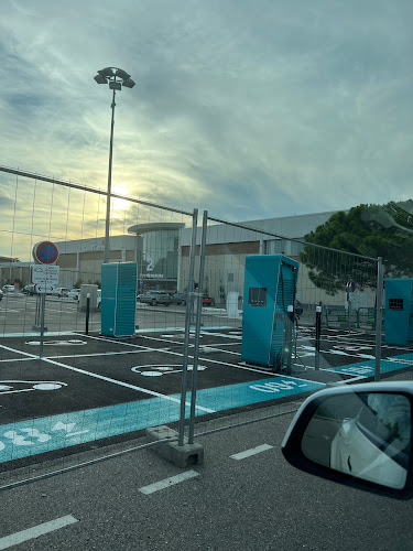 Borne de recharge de véhicules électriques Auchan Charging Station Saint-Genis-Laval