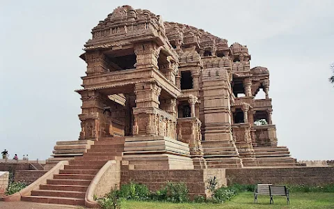 Saas Bahu twin temples image