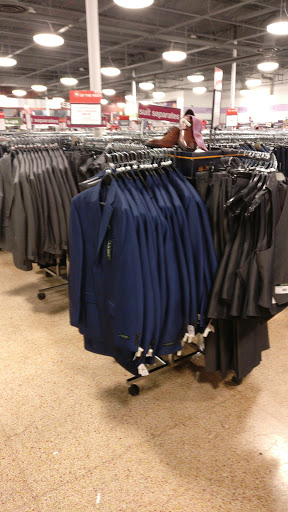 Clothing Store «K&G Fashion Superstore», reviews and photos, 7175 W Cermak Rd, Berwyn, IL 60402, USA