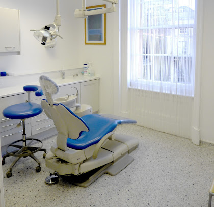 د. ليندا بريز - طبيبة أسنان - Dr Linda Breeze - Dental Surgeon