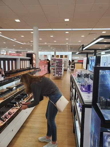 Cosmetics Store «Ulta Beauty», reviews and photos, 2155 W 22nd St #7, Oak Brook, IL 60523, USA