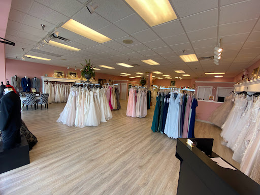 Bridal Shop «Facchianos Bridal and Formal Attire», reviews and photos, 4910 W Kenosha St, Broken Arrow, OK 74012, USA