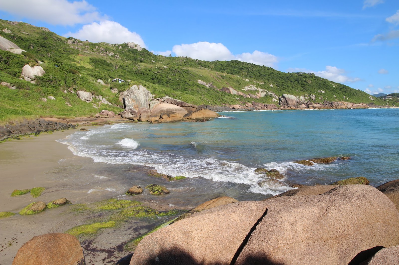 Foto di Praia Do Gravata con una superficie del sabbia beige