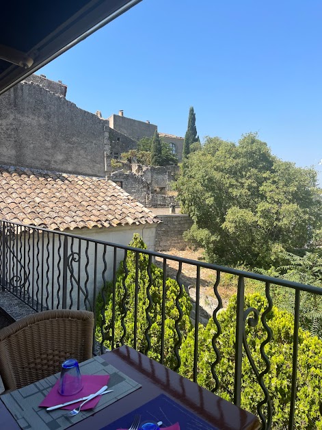 Hôtel Restaurant Bautezar et Musée à Les Baux-de-Provence