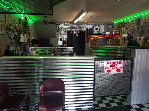 Tattoo Shop «La Familia Tattoo», reviews and photos, 208 S New Braunfels Ave, San Antonio, TX 78223, USA