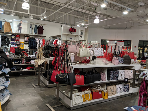 Clothing Store «GUESS Factory», reviews and photos, 1558 The Arches Cir #1558, Deer Park, NY 11729, USA