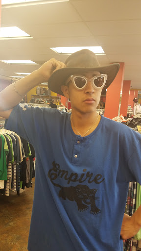 Used Clothing Store «Buffalo Exchange Austin», reviews and photos, 2904 Guadalupe St, Austin, TX 78705, USA