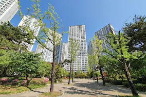 Jamsil Parkrio Apartments image