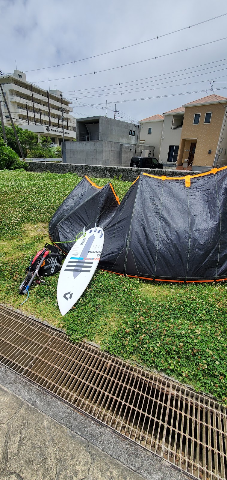 Guest house Tropical Surf House Okinawa ( surfing-kiteboarding school & rent ) kite-surfing shop marine snorkeling tour