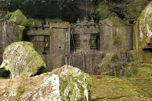 Tegal linggah Cliff Temple image