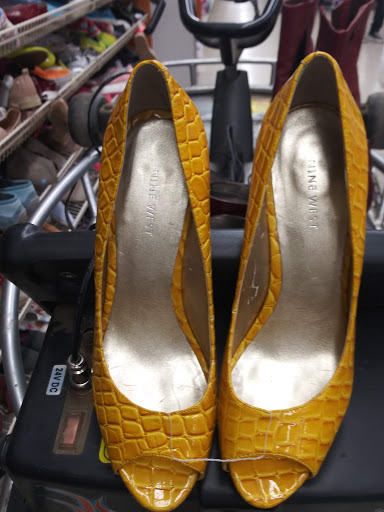 Thrift Store «Village Discount Outlet», reviews and photos, 3500 Cleveland Ave, Columbus, OH 43224, USA