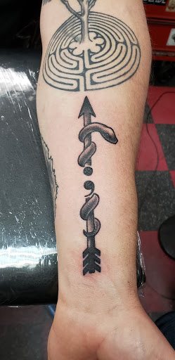 Tattoo Shop «A1 Tattoo Co», reviews and photos, 6805 N Oak Trafficway, Gladstone, MO 64118, USA