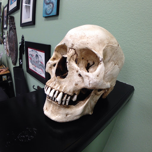 Tattoo Shop «Dark Hearts Tattoo Gallery», reviews and photos, 10660 Sierra Ave, Fontana, CA 92337, USA