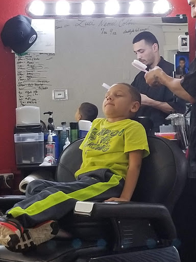 Barber Shop «Showtime Barbershop», reviews and photos, 1123 W Oklahoma Ave, Milwaukee, WI 53215, USA