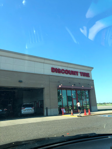Tire Shop «Discount Tire Store - Brooklyn Park, MN», reviews and photos, 5901 96th Ln N, Brooklyn Park, MN 55445, USA