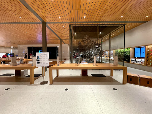 Computer Store «Apple University Village», reviews and photos, 2656 NE University Village St, Seattle, WA 98105, USA