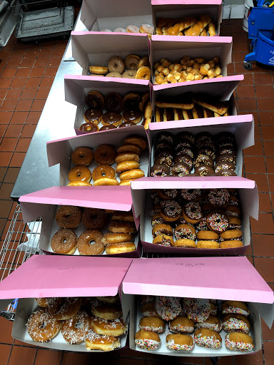 Donut Shop «Yummy Donuts & Croissants», reviews and photos, 13439 Osborne St # 12, Arleta, CA 91331, USA