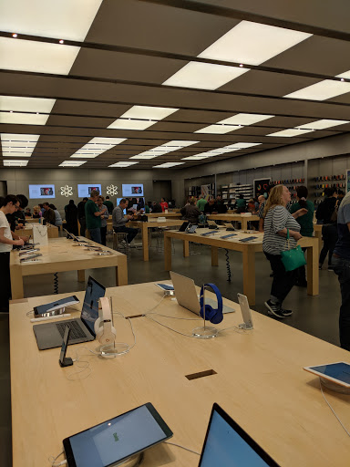 Computer Store «Apple King of Prussia», reviews and photos, 160 N Gulph Rd, King of Prussia, PA 19406, USA