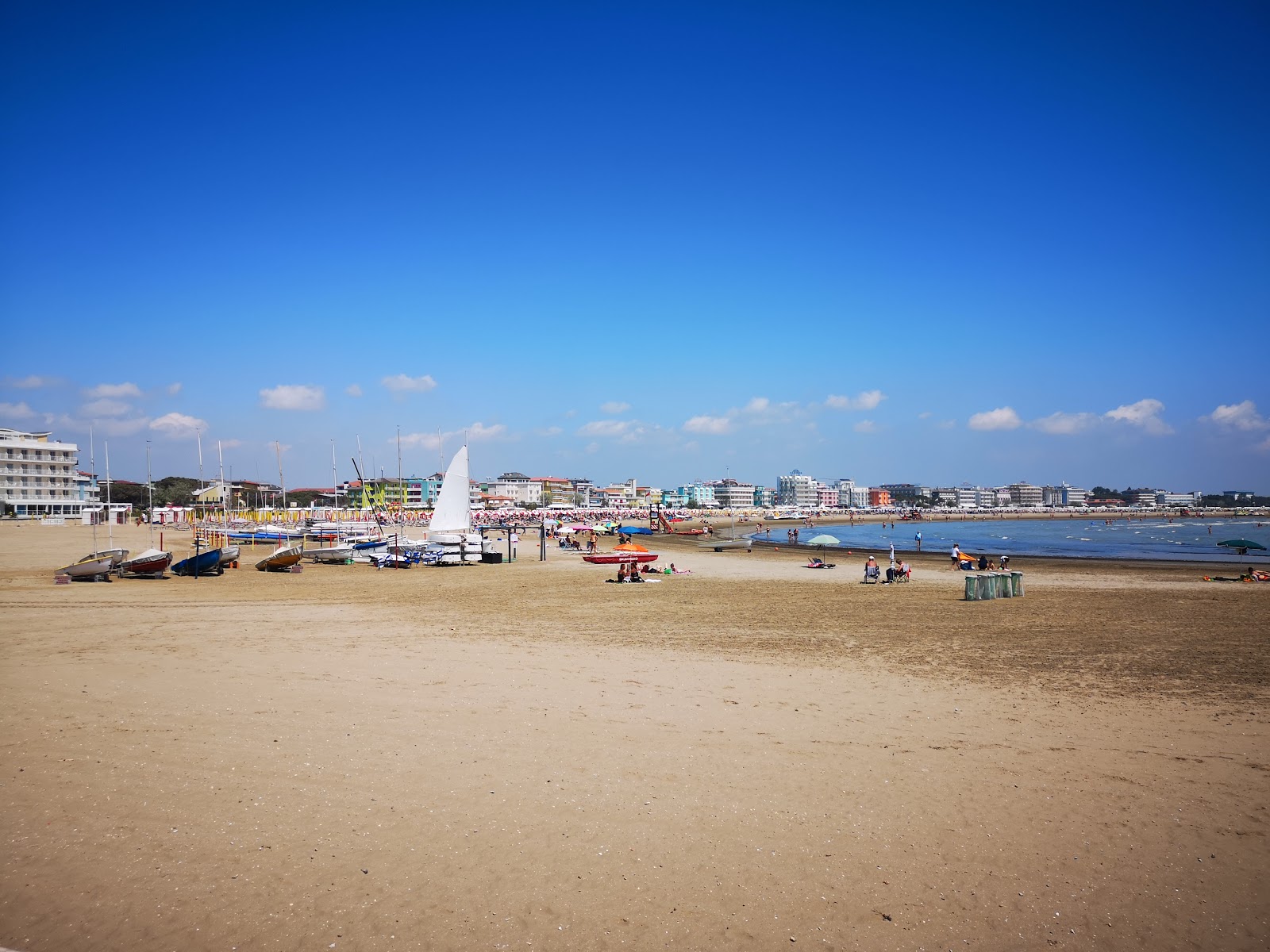 Foto de Spiaggia di Levante com linha costeira longa e reta