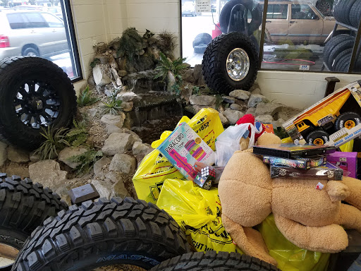 Tire Shop «Les Schwab Tire Center», reviews and photos, 2730 Pacific Ave, Forest Grove, OR 97116, USA