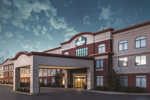 La Quinta Inn & Suites by Wyndham St Louis Airport-Riverport