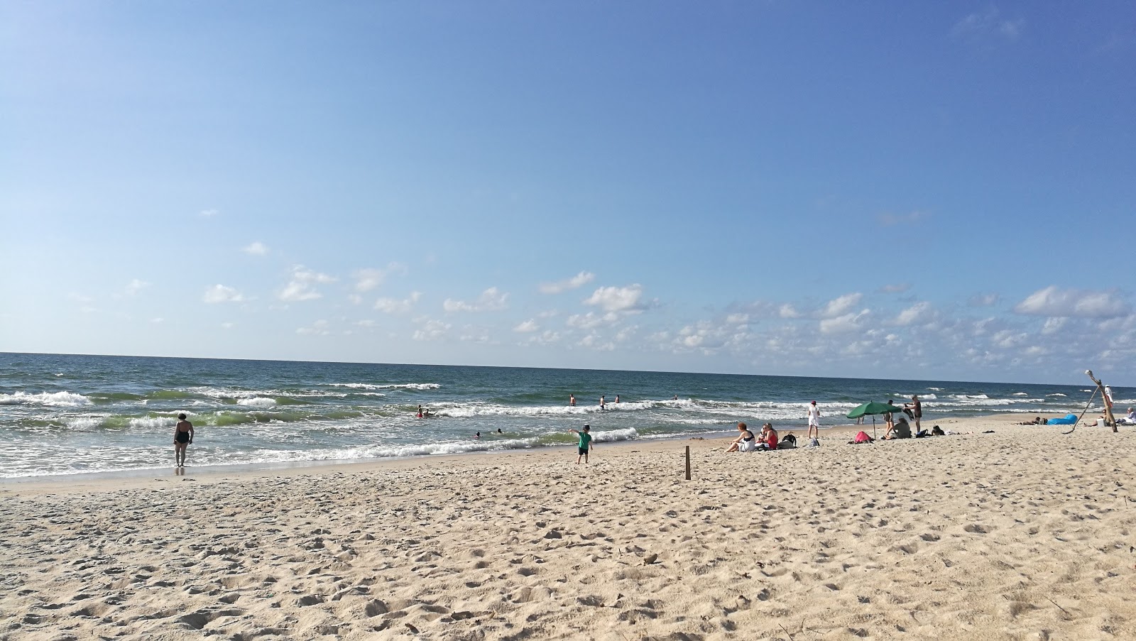 Foto de Juodkrante beach con arena beige superficie
