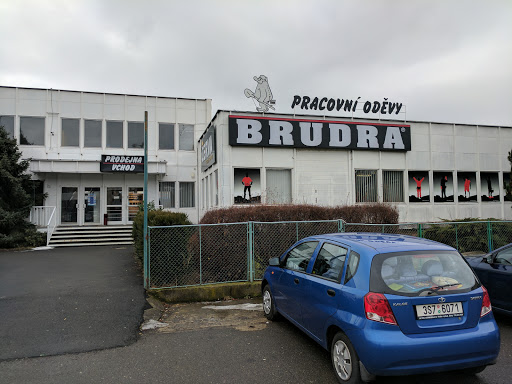 Obchody, kde nakoupíte levné pracovní oblečení Praha