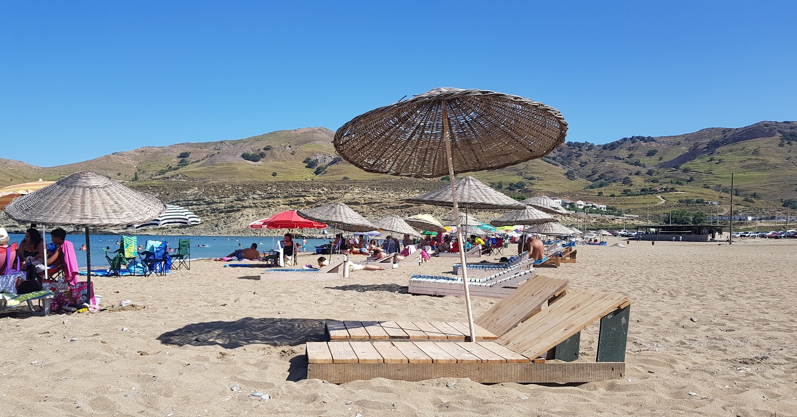 Foto di Kuzu limani beach con una superficie del acqua turchese