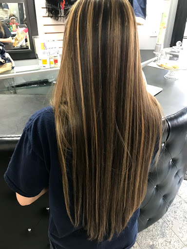 Beauty Salon «Zuni Hair Dominican Salon», reviews and photos, 358 N 4th St, Reading, PA 19601, USA