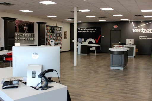 Cell Phone Store «Verizon Wireless Halifax MA», reviews and photos, 300 Plymouth St, Halifax, MA 02338, USA