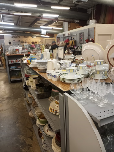 Thrift Store «Snowline Hospice Thrift Store Folsom», reviews and photos, 616 E Bidwell St, Folsom, CA 95630, USA