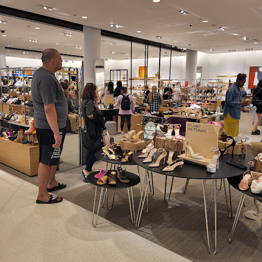 Department Store «Nordstrom Rack Chicago Avenue», reviews and photos, 101 E Chicago Ave, Chicago, IL 60611, USA