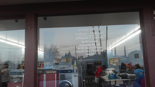 Laundromat «Hole Coin Laundry», reviews and photos, 10527 Hole Ave, Riverside, CA 92505, USA