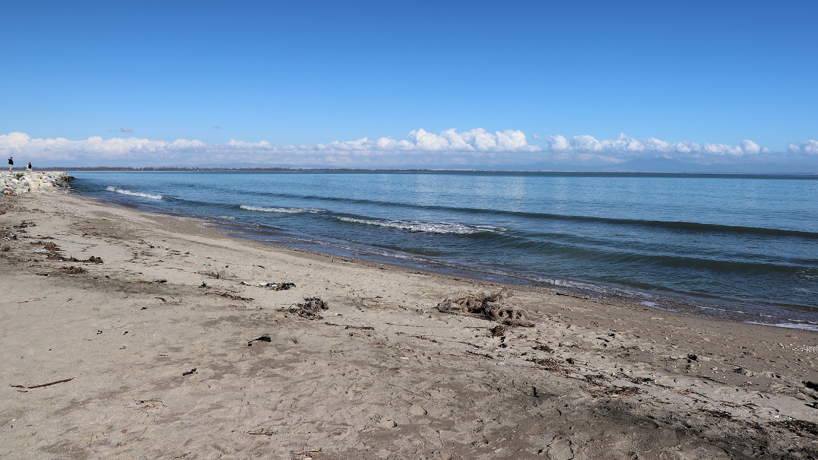 Kavourina Beach'in fotoğrafı - rahatlamayı sevenler arasında popüler bir yer