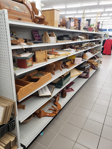 Thrift Store «Lake Hallie Goodwill Retail Store & Training Center», reviews and photos, 2759 S Prairie View Rd, Chippewa Falls, WI 54729, USA