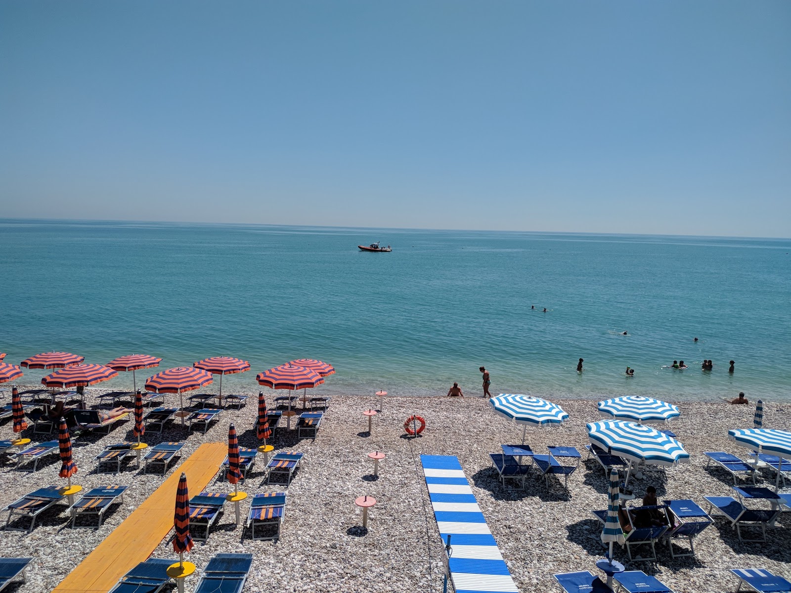 Photo de Spiaggia di Piana di Mattinata et le règlement