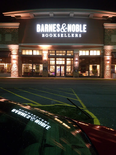 Barnes & Noble, 3701 McKinley Pkwy, Buffalo, NY 14219, USA, 