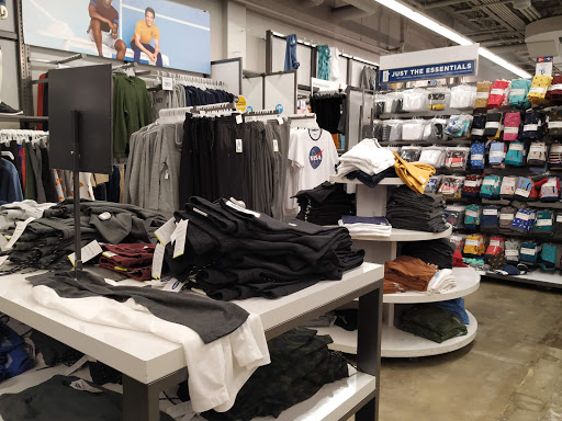 Clothing Store «Old Navy», reviews and photos, 7 Backus Ave, Danbury, CT 06810, USA
