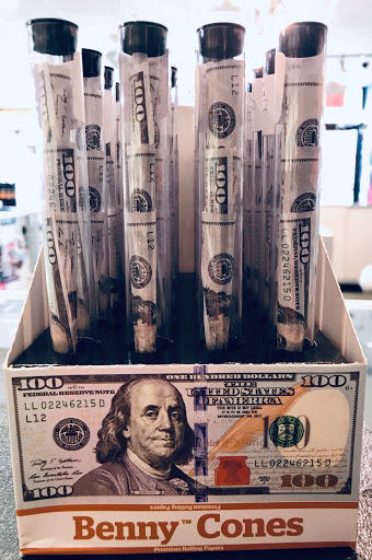 Tobacco Shop «Funky Bean Smoke Shop», reviews and photos, 1163 N Farnsworth Ave, Aurora, IL 60505, USA