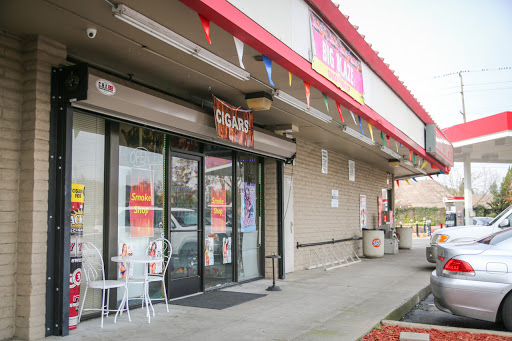 Tobacco Shop «Big Blaze smoke shop», reviews and photos, 851 N Sacramento St, Lodi, CA 95240, USA
