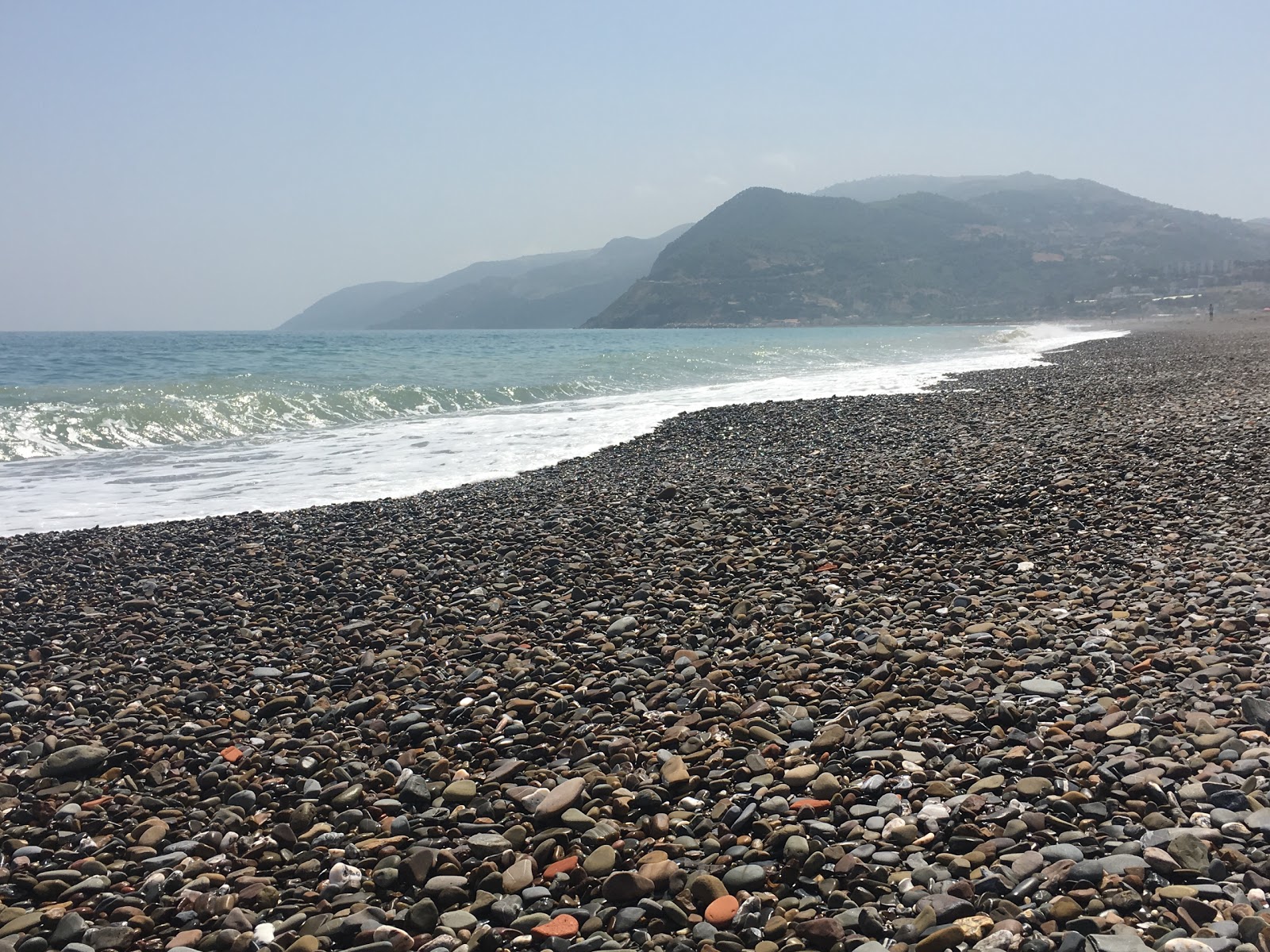 Foto van Plage de Beni Haoua met lange baai