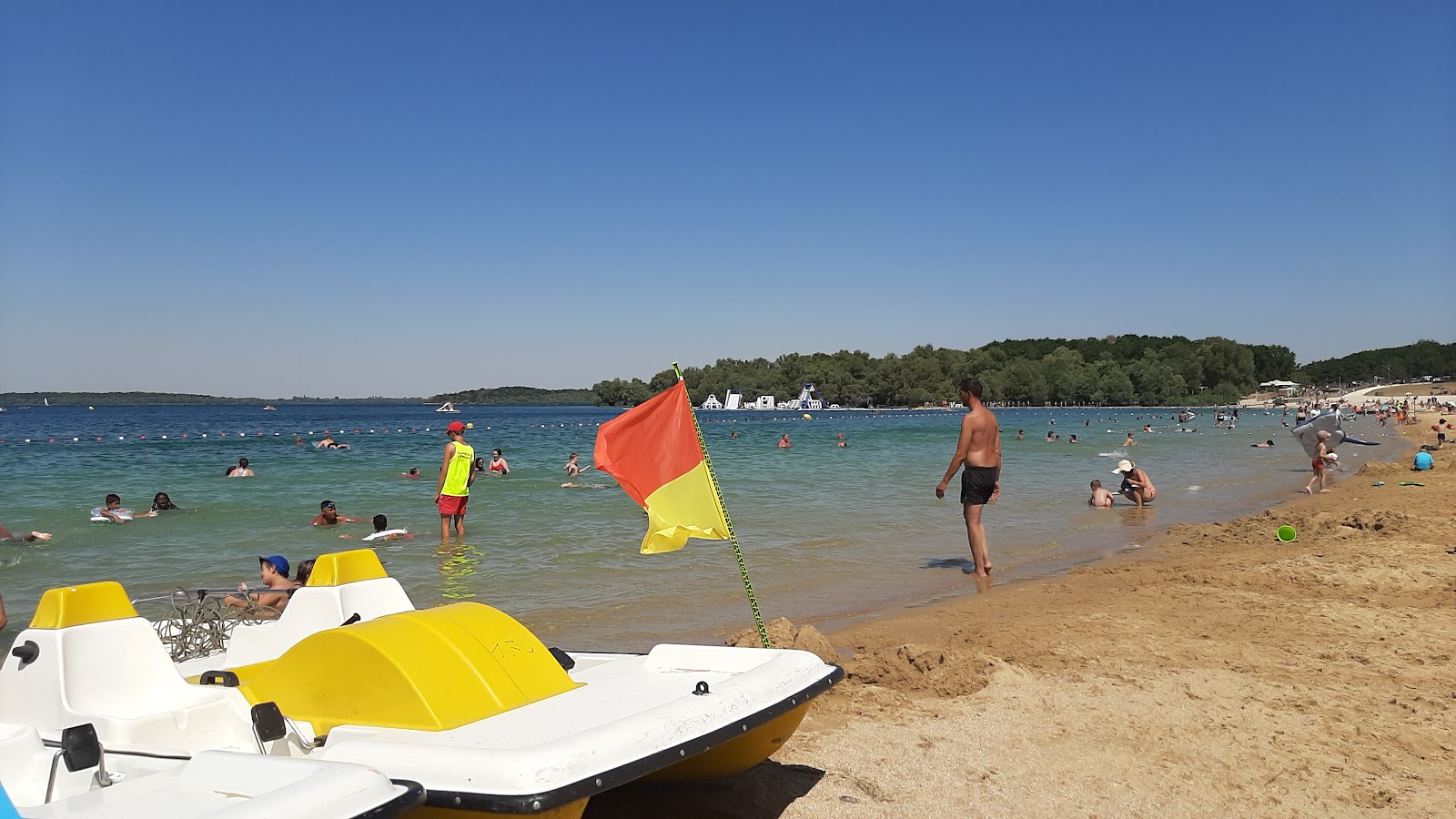 Plage de Mesnil-Saint-Pere'in fotoğrafı düz ve uzun ile birlikte