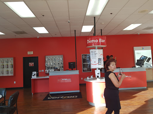 Cell Phone Store «Verizon Authorized Retailer - A Wireless», reviews and photos, 285 E 5th St c, Long Beach, CA 90802, USA